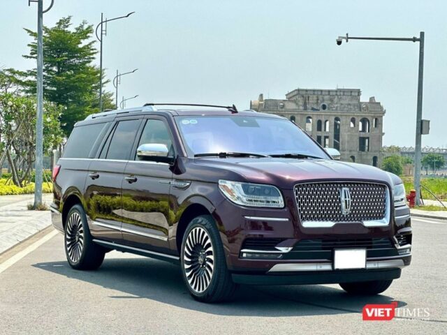 Xe ô tô nhập khẩu 0% Lincoln Navigator sang trọng màu đen