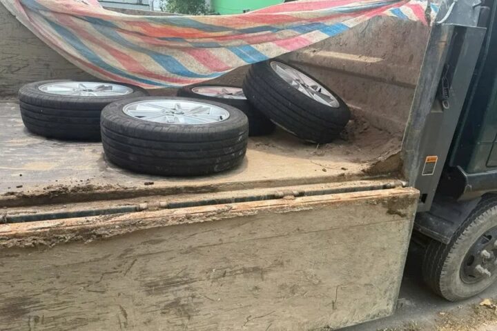Bốn bánh xe bị mất trộm của chiếc xe ô tô ở Bạc Liêu được tìm thấy