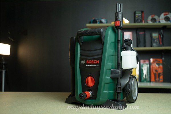 Máy rửa xe ô tô Bosch Universal Aquatak AQT 125 của Đức với thiết kế nhỏ gọn và mạnh mẽ