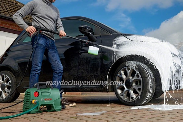 Máy rửa xe ô tô Bosch Easy Aquatak AQT 120 Đức có khả năng phun xịt mạnh mẽ