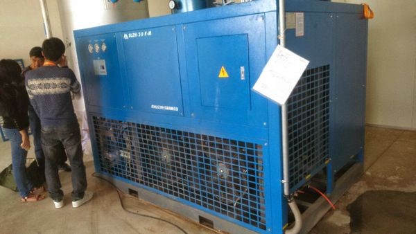 Máy sấy khí chuyên dụng loại bỏ hơi nước, đảm bảo chất lượng bề mặt khi làm đồng sơn xe ô tô TPHCM