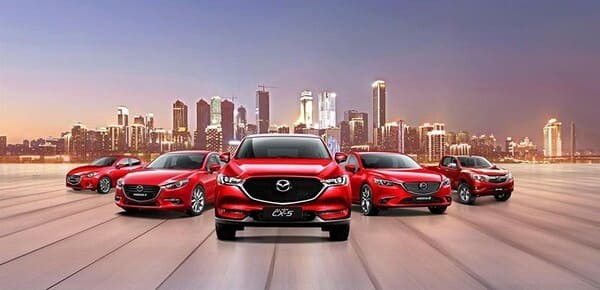 Hình ảnh thương hiệu Mazda được ưa chuộng tại Việt Nam, bao gồm cả dòng xe ô tô 7 chỗ Mazda đẳng cấp.