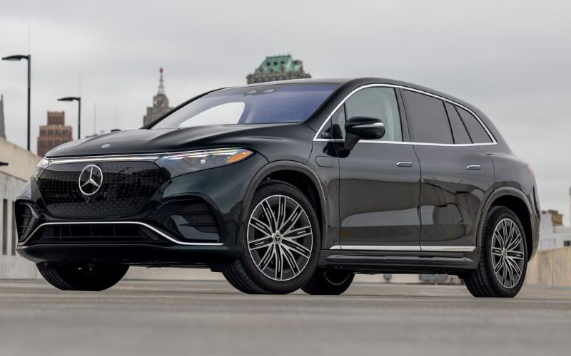 Mercedes EQS SUV, mẫu xe ô tô điện 7 chỗ cao cấp với nội thất rộng rãi và thân thiện môi trường