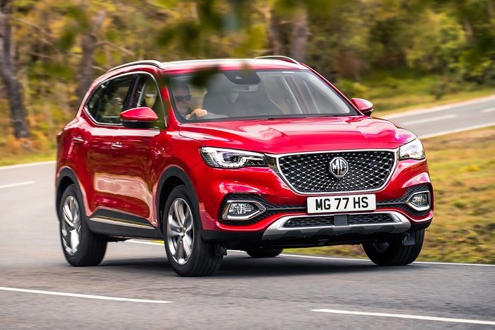 MG HS màu trắng tinh tế, là một mẫu xe ô tô 5 chỗ đẹp nhất trong phân khúc gầm cao, mang lại giá trị tốt với mức giá hấp dẫn.