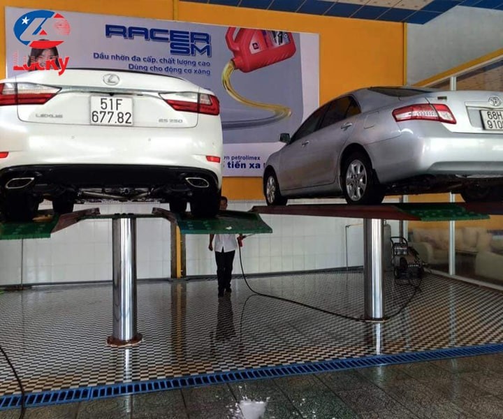 Cầu nâng một trụ chuyên dụng để rửa xe ô tô, thiết bị quan trọng khi bạn muốn mở quán rửa xe ô tô theo mô hình chuyên nghiệp