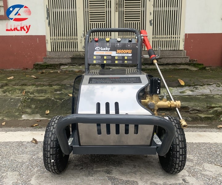 Máy rửa xe cao áp với công suất 3600PSI, lựa chọn tối ưu cho việc mở quán rửa xe ô tô chuyên nghiệp với lượng xe lớn