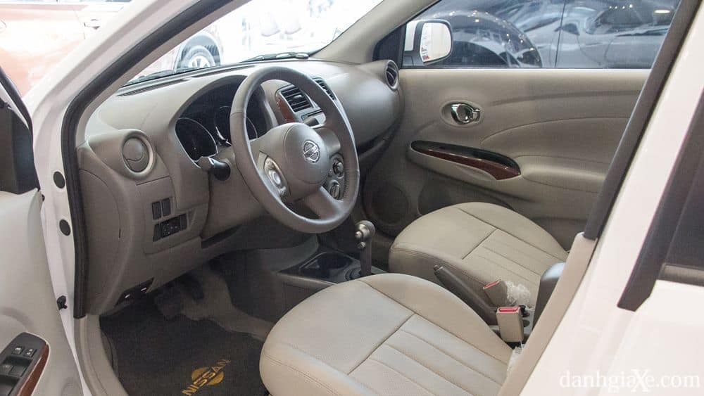 Khoang nội thất rộng rãi của Nissan Sunny 2018 với ghế bọc da