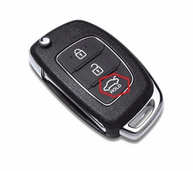 Hình ảnh nút bấm cách mở cốp xe ô tô trên chìa khóa của Hyundai i10