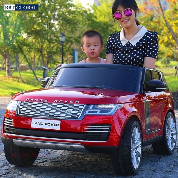 Mô hình xe ô tô điện cao cấp cho trẻ em, phản ánh xu hướng xe điện và các dòng xe sang trọng