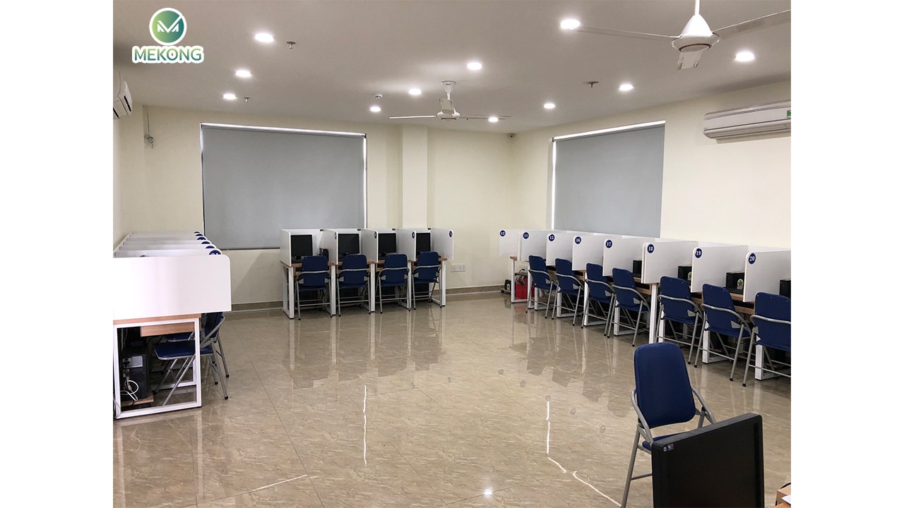 Phòng thi sát hạch lý thuyết để lấy bằng lái xe ô tô