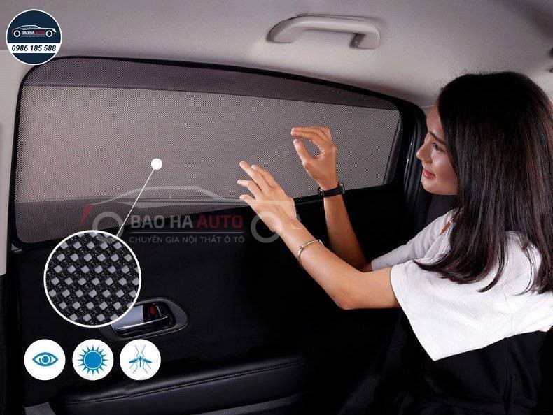 Tác dụng của rèm kéo chắn nắng kính hông xe ô tô trong việc bảo vệ nội thất