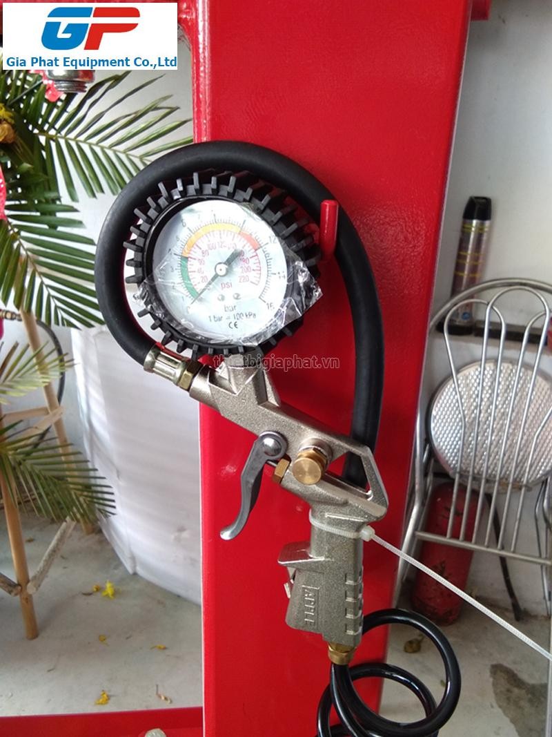 Đồng hồ bơm lốp xe ô tô Romar RM-817a