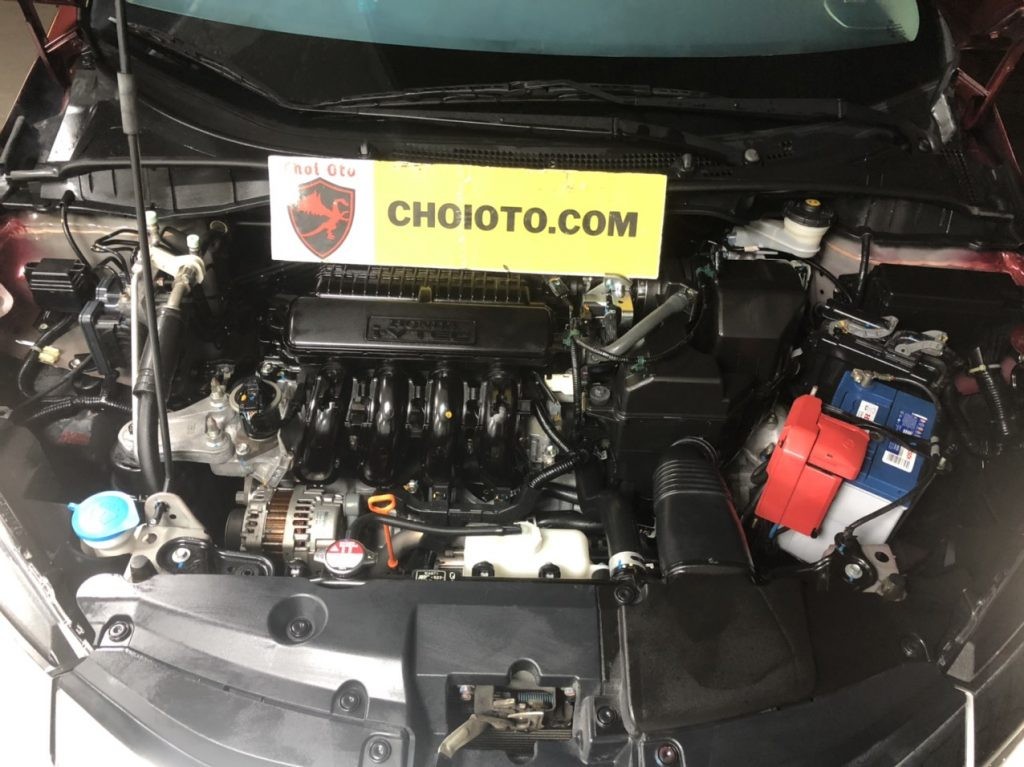 Quy trình vệ sinh và rửa khoang máy xe Honda City chuyên nghiệp, đảm bảo hiệu suất và tuổi thọ động cơ