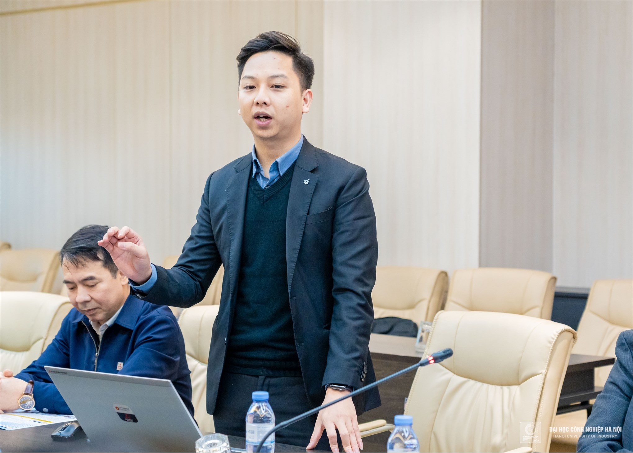 Ông Nguyễn Khắc Hảo - Phòng chiến lược Digital, Công ty TNHH Ô tô Mitsubishi Việt Nam chia sẻ tại lễ bàn giao