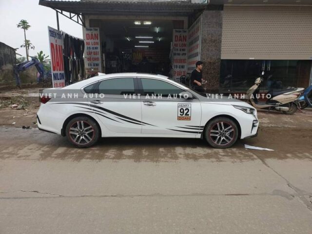 Mẫu tem dán sườn xe Honda ô tô đẹp màu trắng với họa tiết cá tính