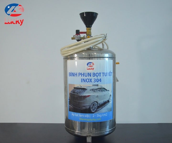 Bình phun bọt tuyết inox 304, dụng cụ hữu ích giúp quá trình mở quán rửa xe ô tô trở nên chuyên nghiệp và tiết kiệm thời gian hơn