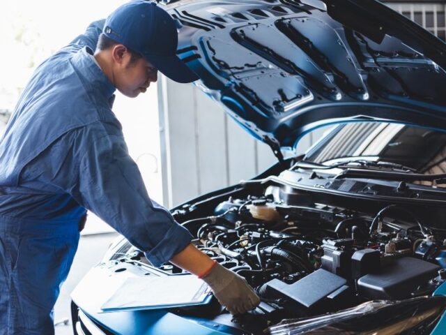 Kiểm tra và đưa xe đi làm lại máy khi có dấu hiệu cần thiết