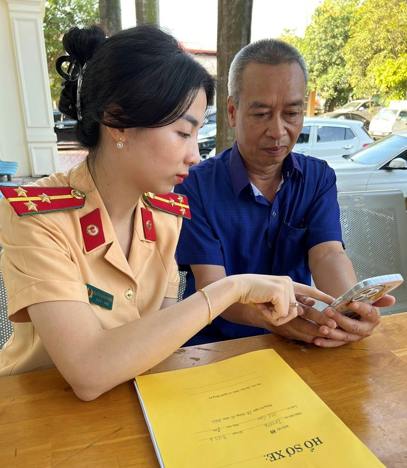 Hồ sơ đăng ký xe ô tô với các giấy tờ cần thiết được số hóa