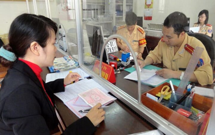 Quy định đăng ký biển số xe ô tô bao gồm các tiêu chí về kích thước, màu sắc và vị trí gắn biển
