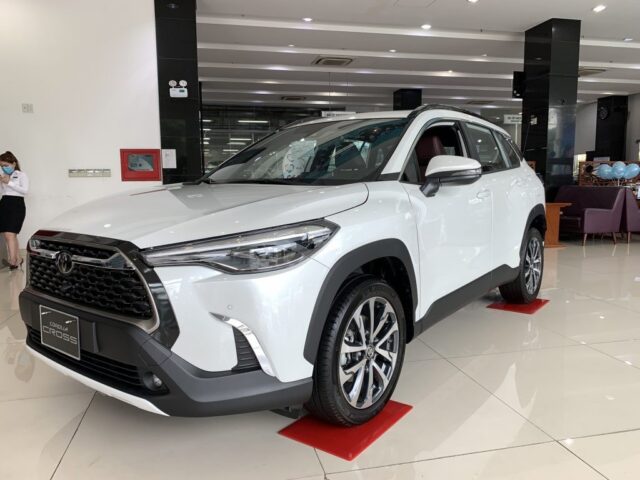 Toyota Corolla Cross tại showroom Toyota Mỹ Đình cùng cập nhật giá xe ô tô Toyota Mỹ Đình.