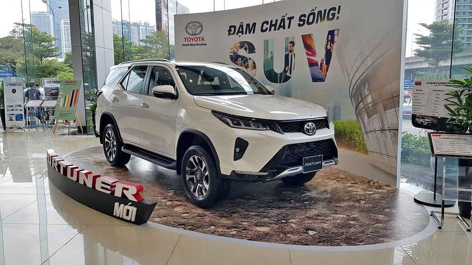 Hình ảnh xe Toyota Fortuner đời mới, tham khảo bảng giá xe ô tô Toyota Mỹ Đình.