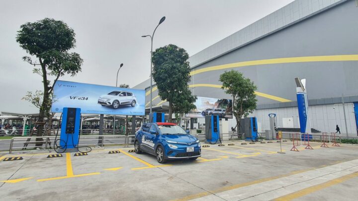 Điểm sạc điện xe ô tô tại nhà và trạm công cộng của VinFast
