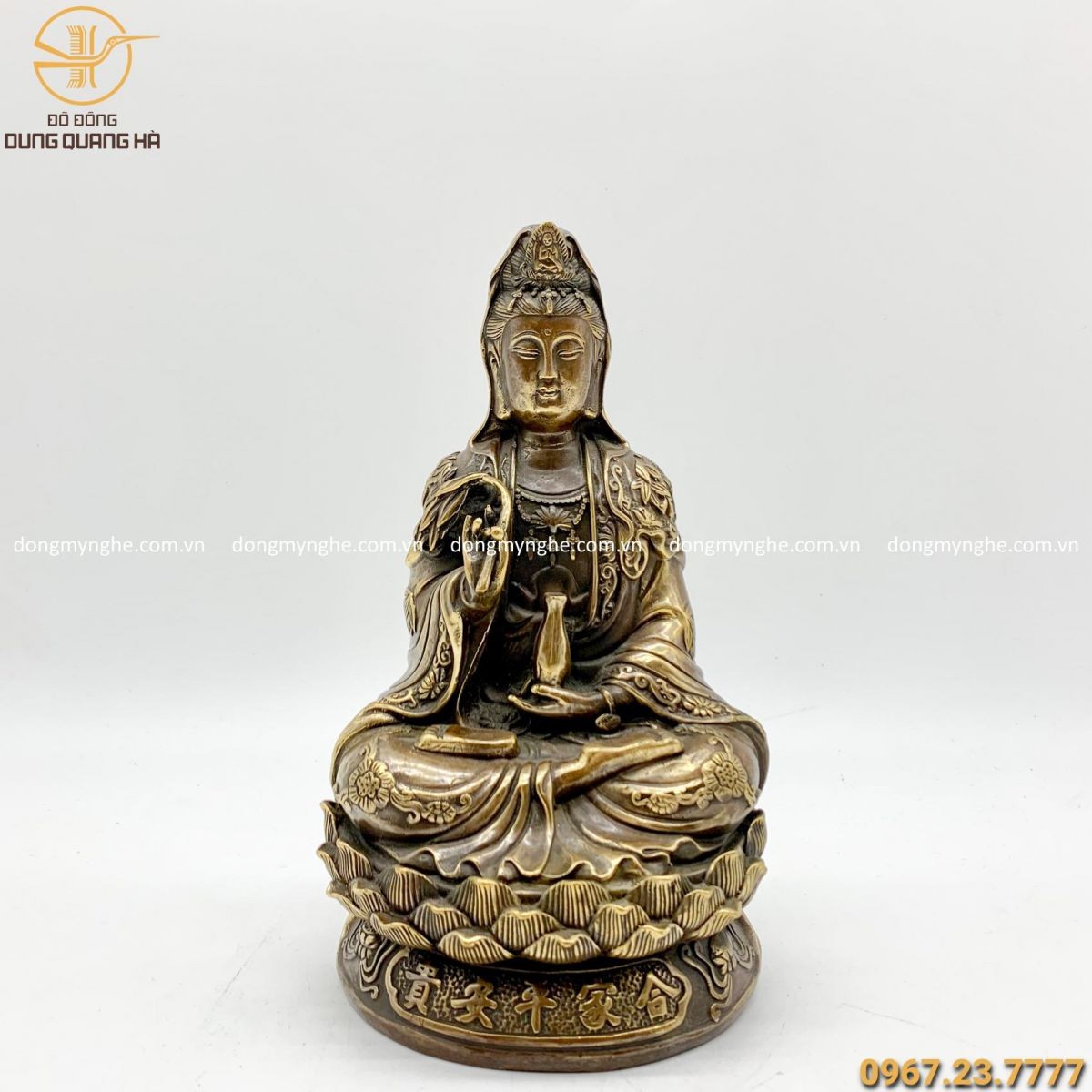 Tượng Quán Thế Âm Bồ Tát bằng đồng với thần thái từ bi, phù hộ người đi xe ô tô TPHCM