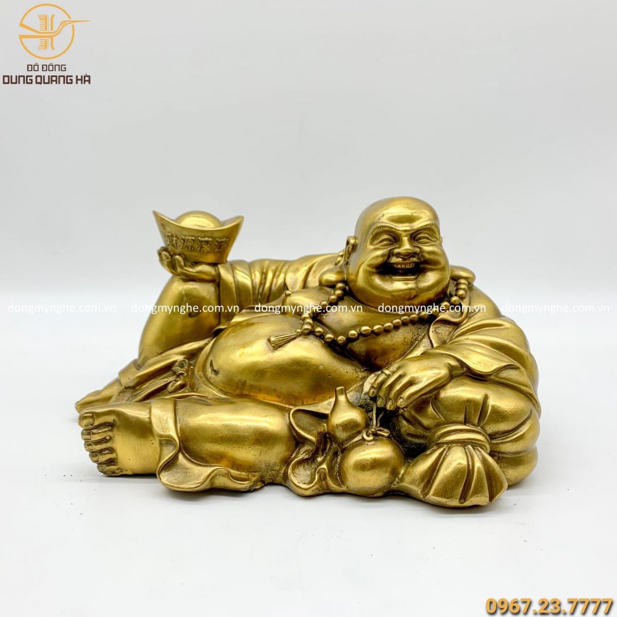Hình ảnh tượng Phật Di Lặc bằng đồng, vật phẩm thần tài để xe ô tô được ưa chuộng