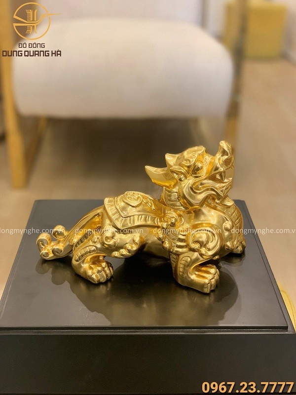 Tượng linh vật Tỳ Hưu bằng đồng thếp vàng, vật phẩm phong thủy để xe ô tô hút tài lộc
