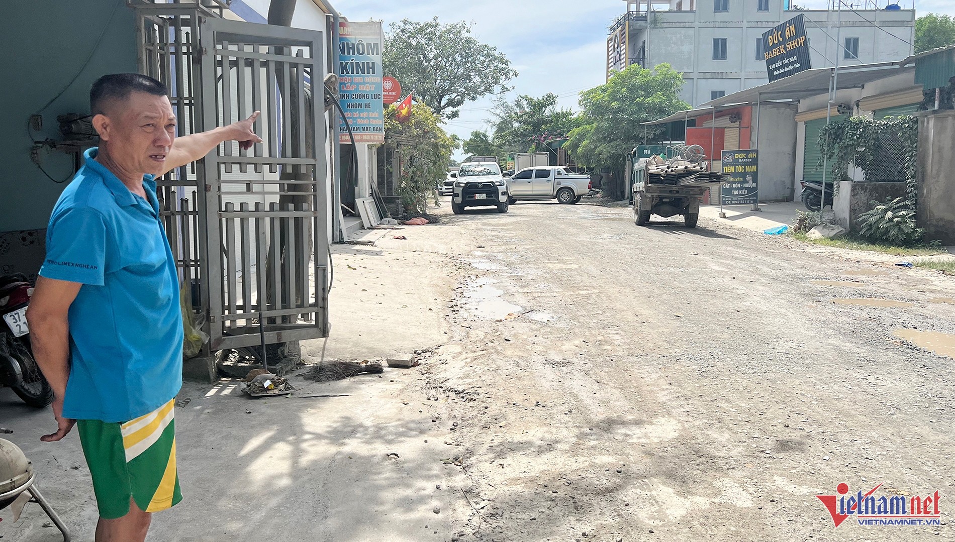 Ông Phạm Ngọc Dũng phản ánh về tình trạng bụi bẩn nghiêm trọng do xe ô tô chở đất