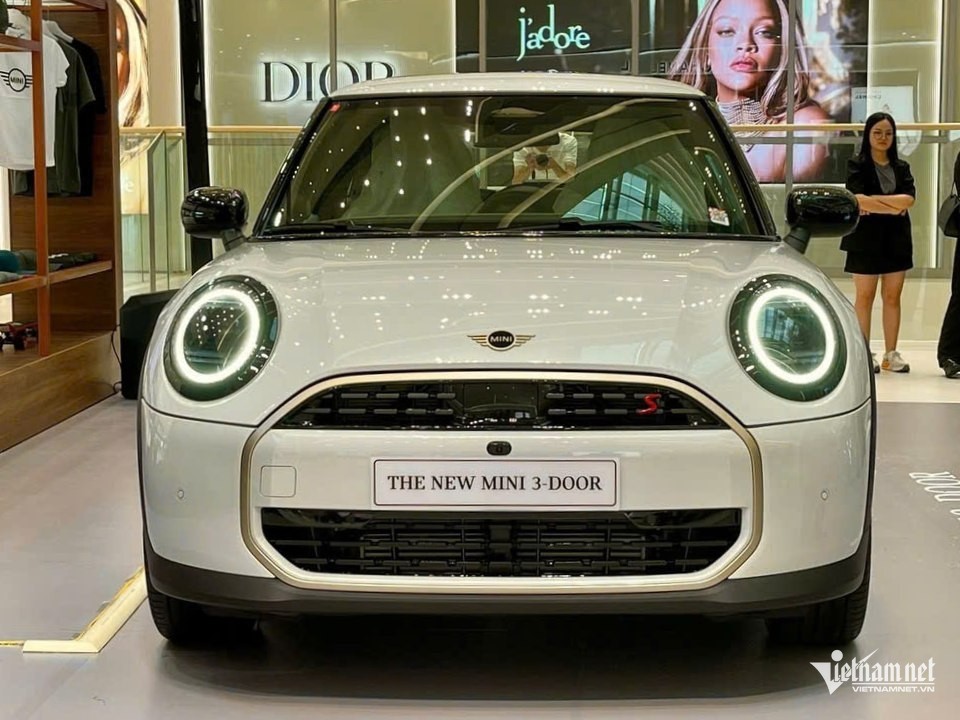 Thiết kế nhỏ gọn của MINI Cooper S 3 cửa 2025, một mẫu xe ô tô cá tính