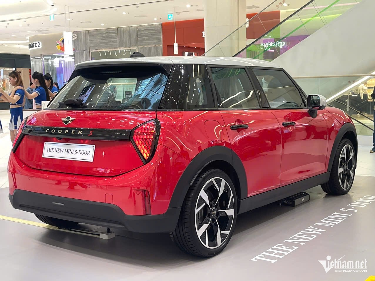 MINI Cooper S 5 cửa 2025 và sự khác biệt về giá so với bản 3 cửa, dòng xe ô tô độc đáo