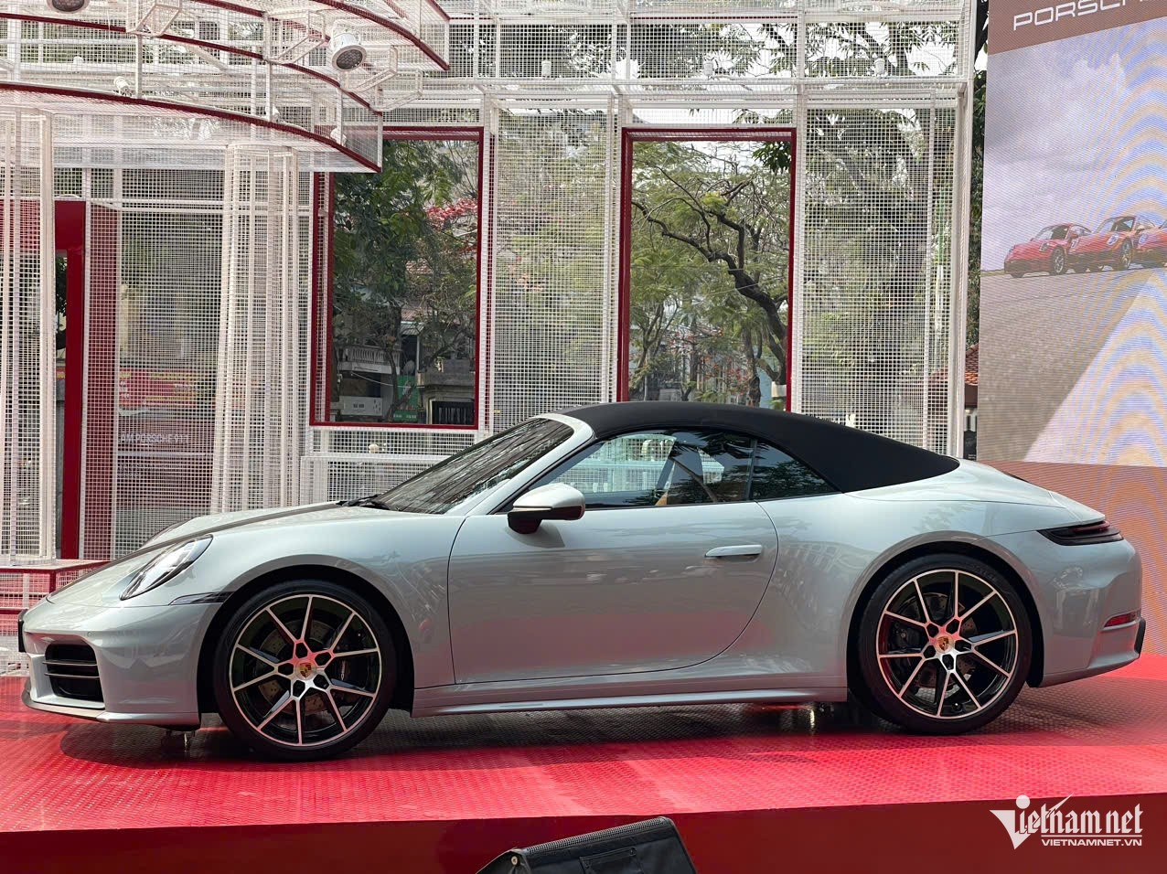 Khả năng tăng tốc ấn tượng của Porsche 911 Carrera GTS Coupé, mẫu xe ô tô thể thao