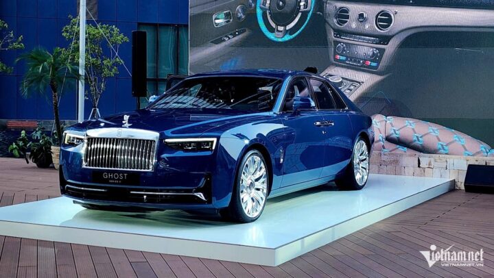 Rolls-Royce Ghost Series II - Mẫu xe ô tô siêu sang trưng bày tại TP.HCM