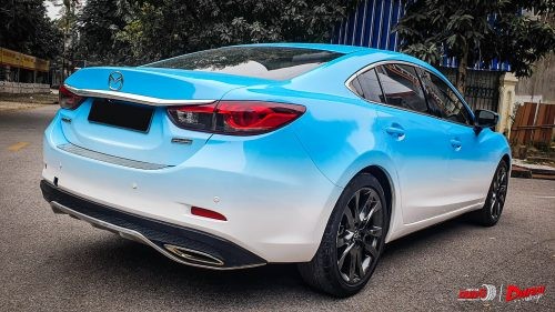 Tô màu xe Mazda 3 trắng xanh: Ý tưởng phối màu xe ô tô hiện đại cho tập tô màu sáng tạo