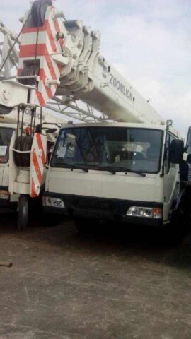 Xe cẩu bánh lốp Zoomlion 20 tấn đã qua sử dụng, minh họa bánh xe ô tô cũ cho các loại xe chuyên dụng