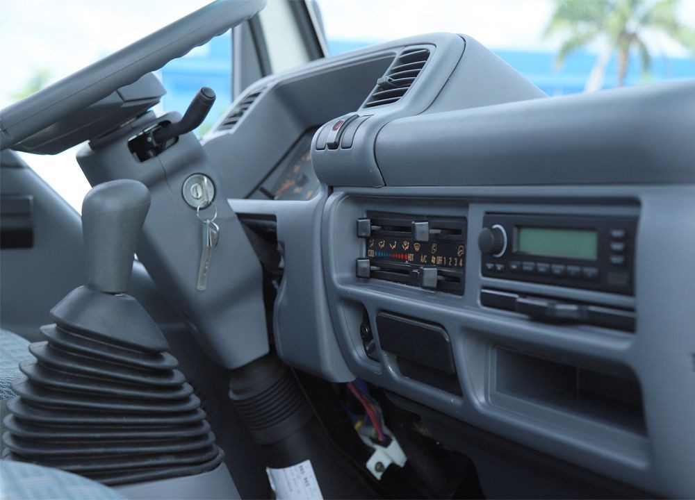 Cần số 5 cấp của xe ô tô tải Isuzu VM 2.4 tấn được bố trí gọn gàng