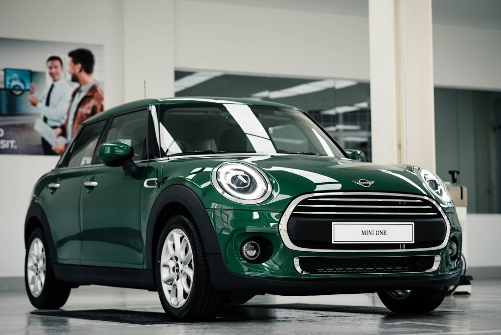 Mini Cooper, biểu tượng của xe ô tô nhỏ gọn cho nữ với phong cách trẻ trung và năng động