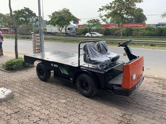 xe ô tô điện 4 bánh Heli kéo hàng 2 tấn