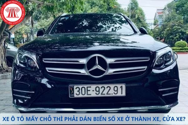 Xe ô tô khách nhiều chỗ ngồi dán biển số ở thành xe và cửa xe theo quy định