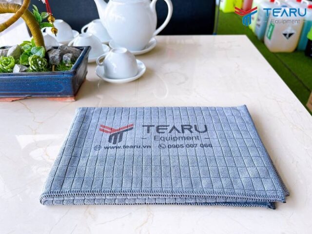 Khăn microfiber siêu mềm kích thước 50x55 cm chuyên dụng cho việc rửa và lau xe ô tô