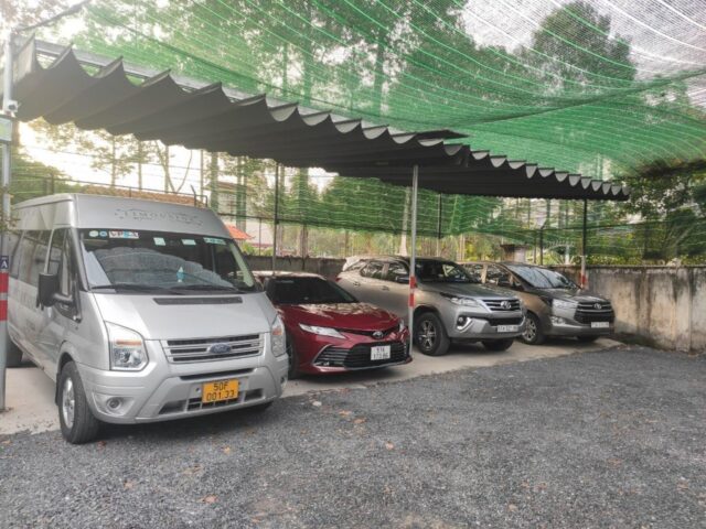 Bãi giữ xe ô tô tháng có mái che mát mẻ tại Thủ Đức