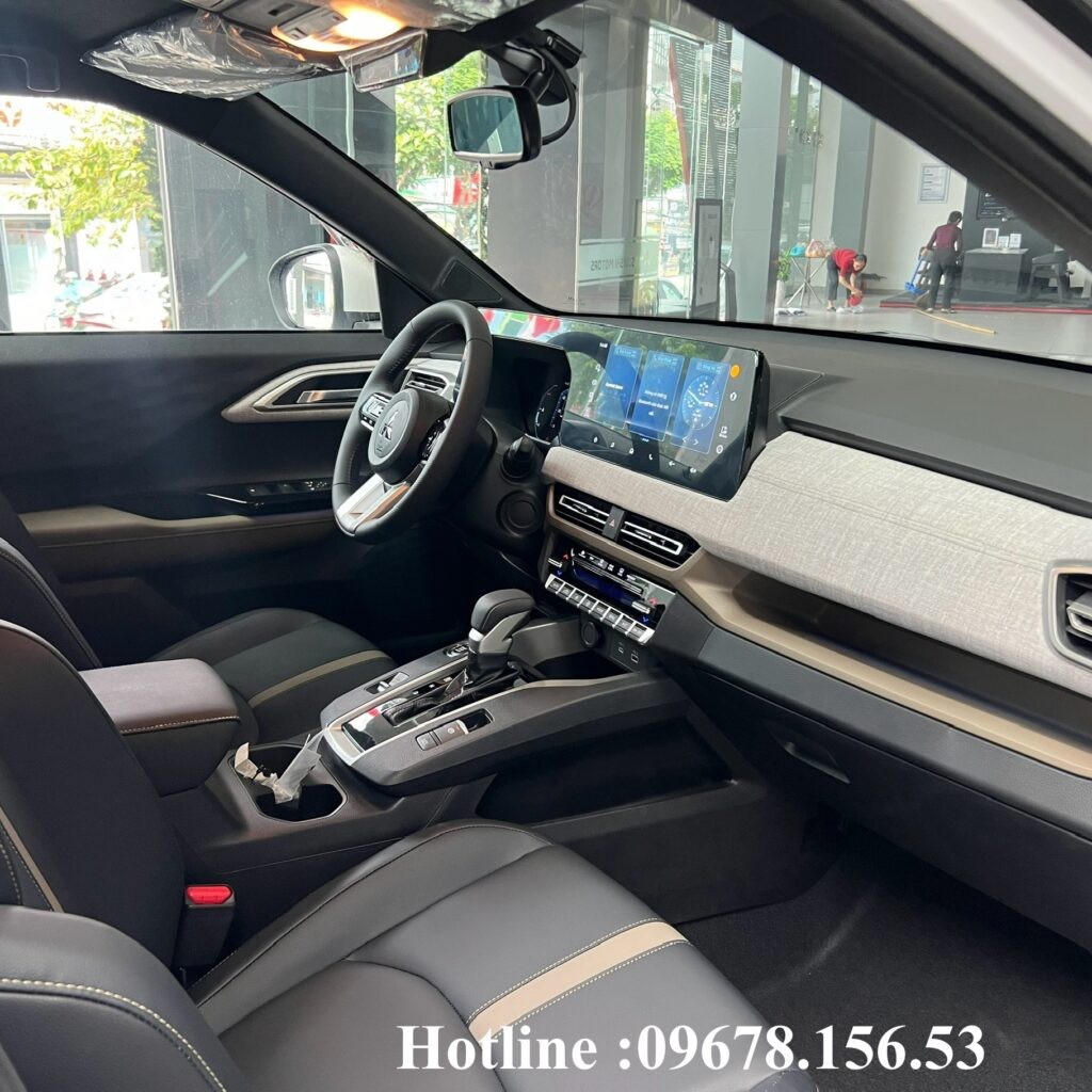 Khoang lái xe ô tô Mitsubishi 5 chỗ Xforce 2024 với màn hình liền khối