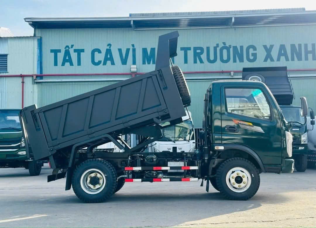 Kích thước nhỏ gọn và khả năng vận hành linh hoạt của xe ô tô tải ben 5 tấn