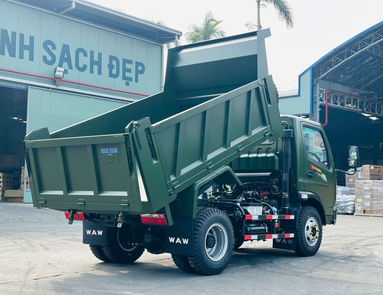 Chi tiết cabin và thiết kế ngoại thất của xe ô tô tải ben 5 tấn WAW