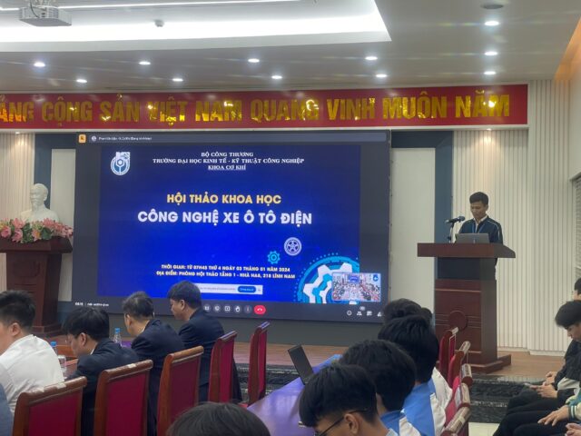 TS. Nguyễn Thành Huân phát biểu khai mạc hội thảo công nghệ xe ô tô điện