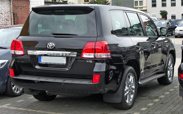 1024px Toyota Land Cruiser V8 rear