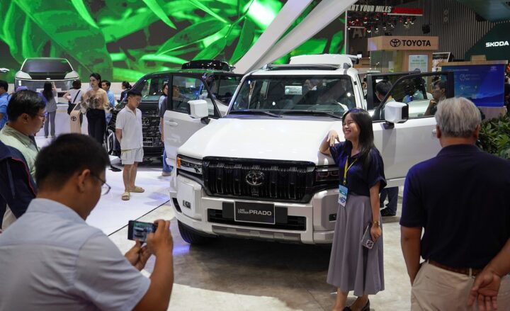 Xe đắt tiền nhất tại VMS 2024 cho thấy xu hướng mới trong thị trường ô tô xe máy Việt Nam