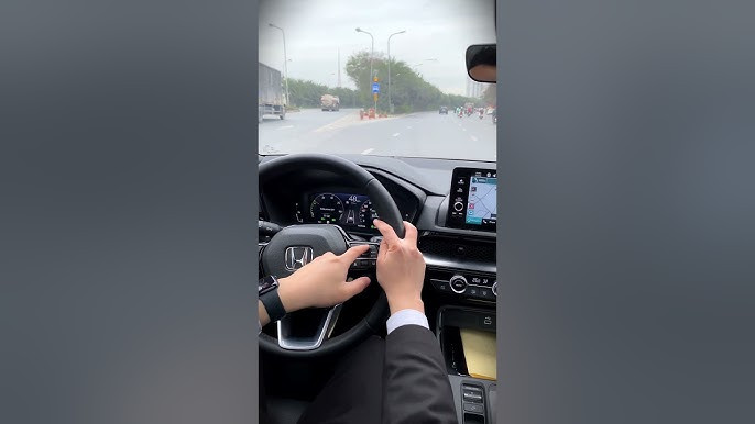 Hệ thống ACC trên xe ô tô với các cảm biến radar được tích hợp phía trước, giúp điều khiển hành trình chủ động và an toàn.