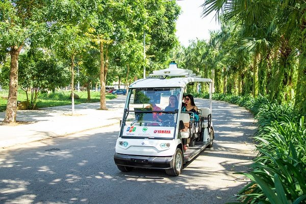 Mẫu xe ô tô điện không người lái của FPT thử nghiệm tại Ecopark